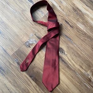 Burgundy dark red gucci tie

Super simple and minimalist